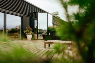 Sauna extérieur installé sur un balcon