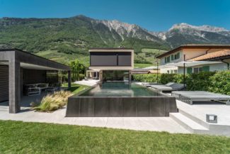 Une piscine miroir à débordement Nicollier