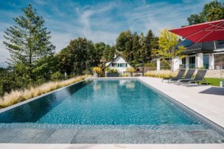 Une piscine avec vue magnifique sur le lac Léman nicollier