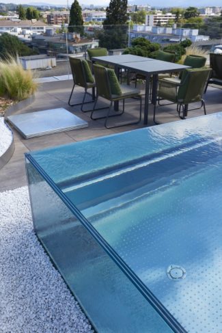 inspiration piscine en verre méthacrylate nicollier