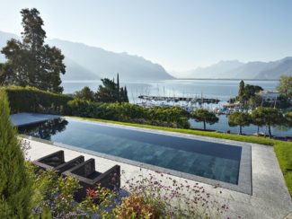 Une piscine miroir à débordement Nicollier