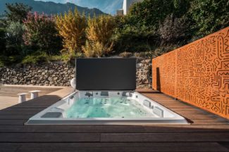Spa enterré avec intégration terrasse en bois par Nicollier
