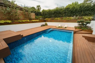 piscine terrain en pente